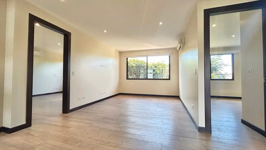 ALQUILER / VENTA AMPLIA CASA EN ESCAZÚ*