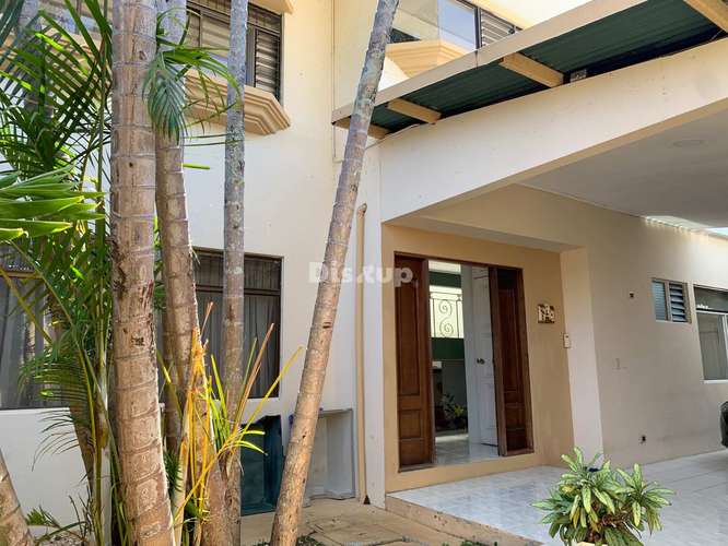 Venta de casa 3 hab. + cuarto de servicio. Con patio. Ayarco, Curridabat - Imagen 2