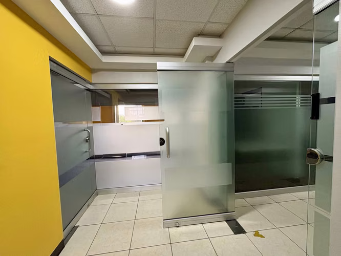 Alquiler Oficina 100 m² Centro Corporativo - Rohrmoser, Pavas - Imagen 2