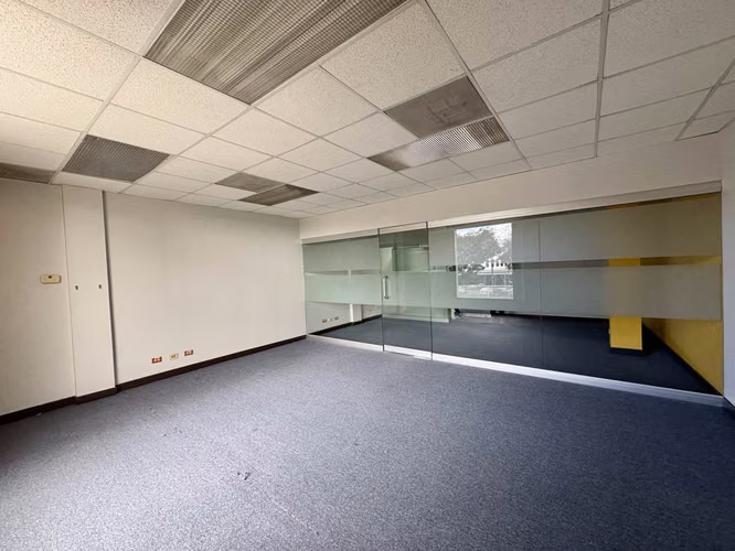 Office for Rent 100 m² Corporate Center - Rohrmoser, Pavas