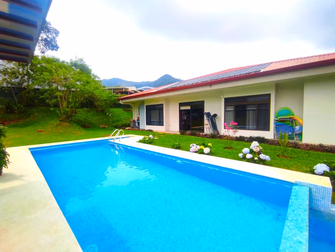 Alquiler casa. Zona Franca Palmares