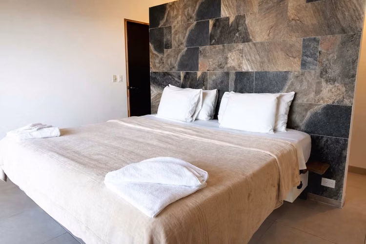 Propiedad con Piscina Privada y Vista al Valle – A 6 Minutos de Playa Hermosa | $425,000