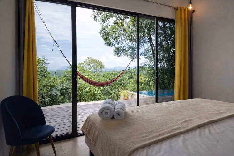 Propiedad con Piscina Privada y Vista al Valle – A 6 Minutos de Playa Hermosa | $425,000