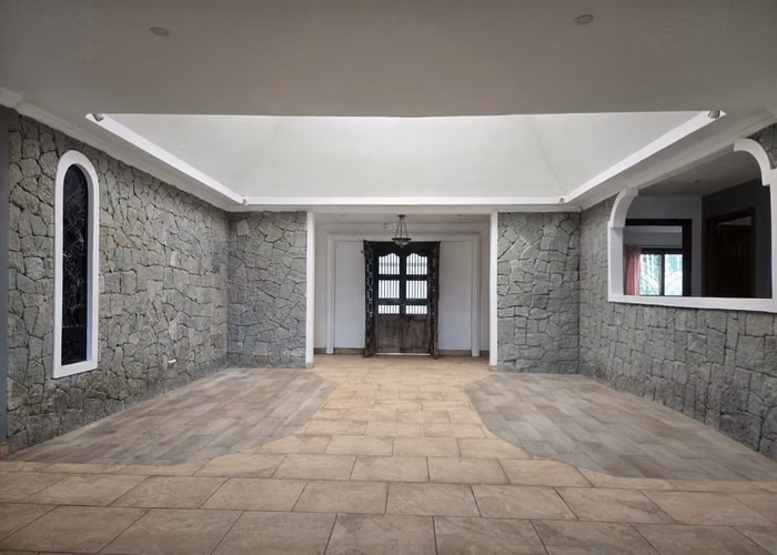 CASA DE LUJO EN SANTA ANA - ¡CON UNA VISTA ESPECTACULAR AL VALLE! - Imagen 4