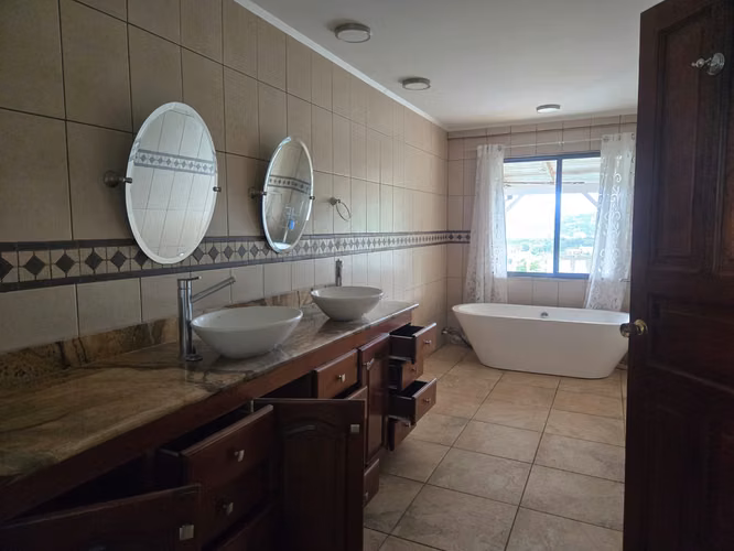 CASA DE LUJO EN SANTA ANA - ¡CON UNA VISTA ESPECTACULAR AL VALLE! - Imagen 13