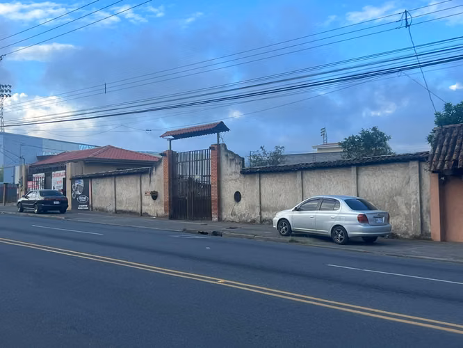 Terreno con casa gran exposición comercial. Cartago Paraíso. MM