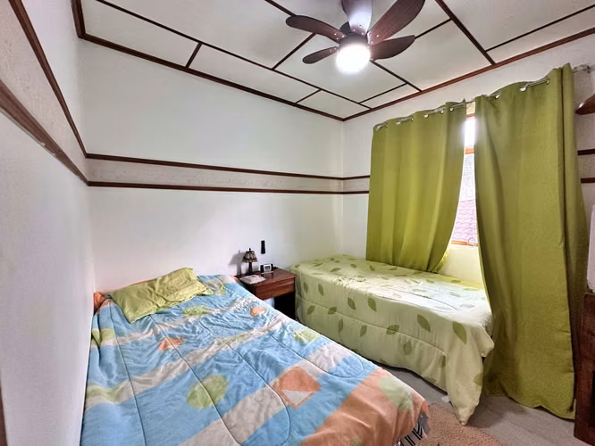 Venta de casa con jardín y arboles frutales, San Pablo. (FAU)