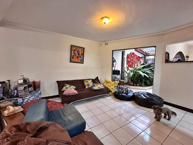 Venta de casa con jardín y arboles frutales, San Pablo. (FAU)