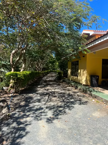 Casa en finca para renta o venta. en Palmichal de Acosta. MM