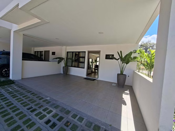 EXCLUSIVO Y MODERNO. FULL AMENIDADES. CASAS EN CONDOMINIO. SANTA ANA.