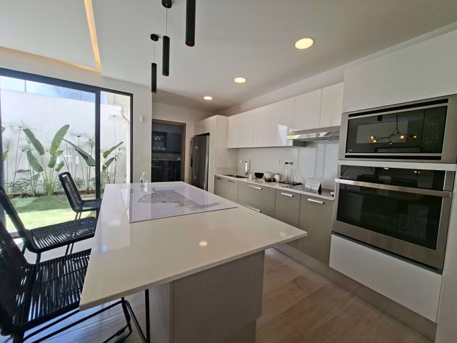 EXCLUSIVO Y MODERNO. FULL AMENIDADES. CASAS EN CONDOMINIO. SANTA ANA.