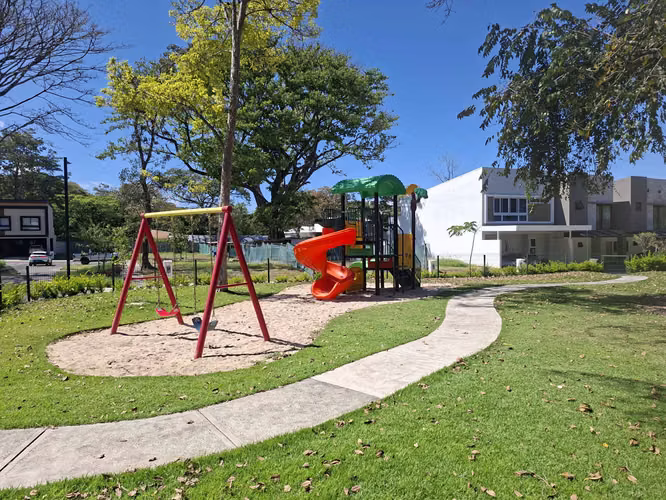 EXCLUSIVO Y MODERNO. FULL AMENIDADES. CASAS EN CONDOMINIO. SANTA ANA.
