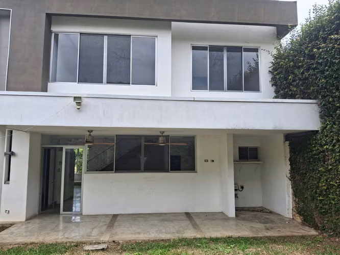 Turrucares,  casa en residencial privado