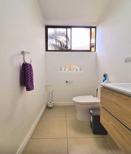 Se vende hermosa casa en condominio pequeño, remodelada en Guachipelin Norte de Escazú