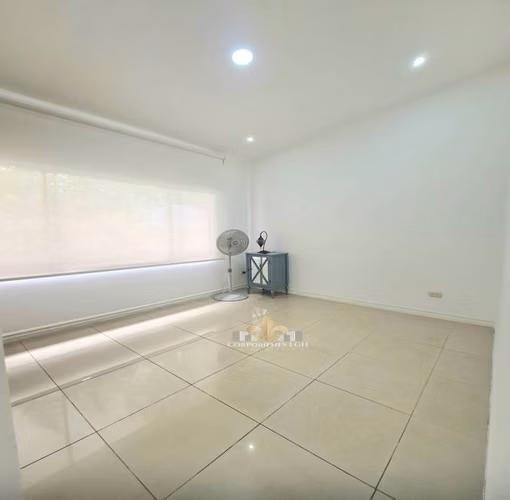 Se vende hermosa casa en condominio pequeño, remodelada en Guachipelin Norte de Escazú