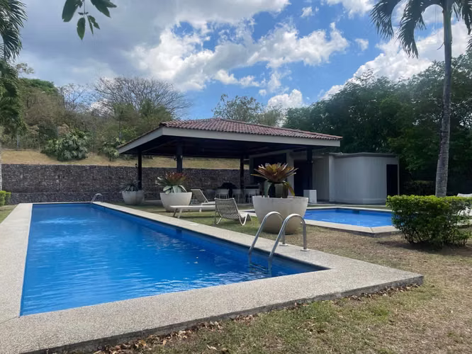 Venta de Apartamento en Brasil de Santa Ana - En Condominio -