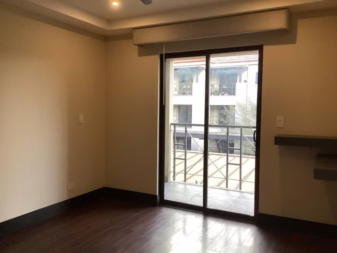 Venta de Apartamento en Brasil de Santa Ana - En Condominio -
