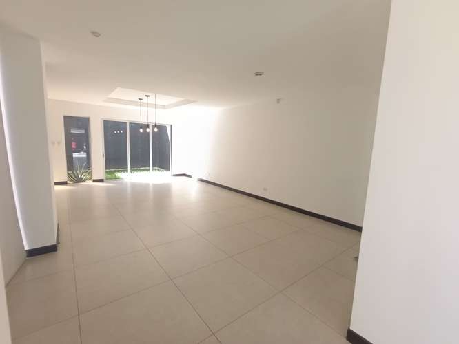 224m2 OPORTUNIDAD!!! HERMOSA CASA CON EXCELENTES ACABADOS RIO ORO - Imagen 5