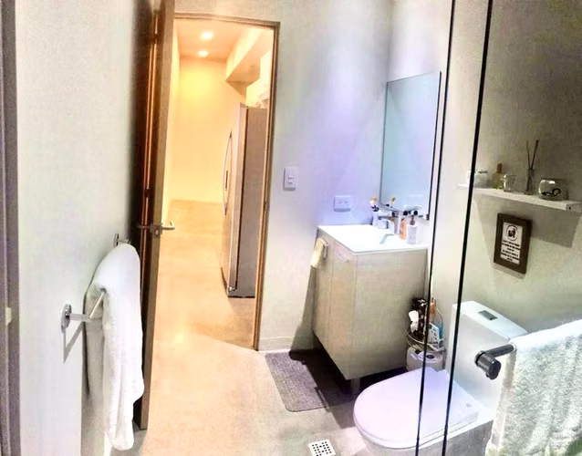 ¡Oportunidad en URBN Escalante! 64m² Amueblado – $1,250 (Mantenimiento Incluido)