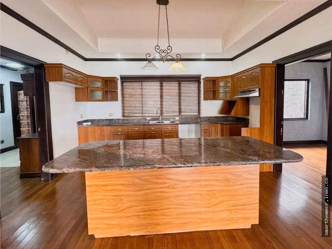 VENTA DE CASA EN SAN RAFAEL DE ESCAZÚ