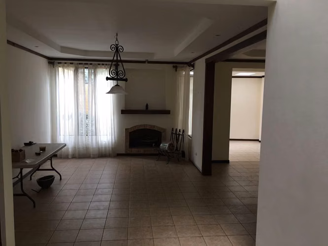 Amplia y elegante casa en condominio, Cedral, cerca de Sabanilla.