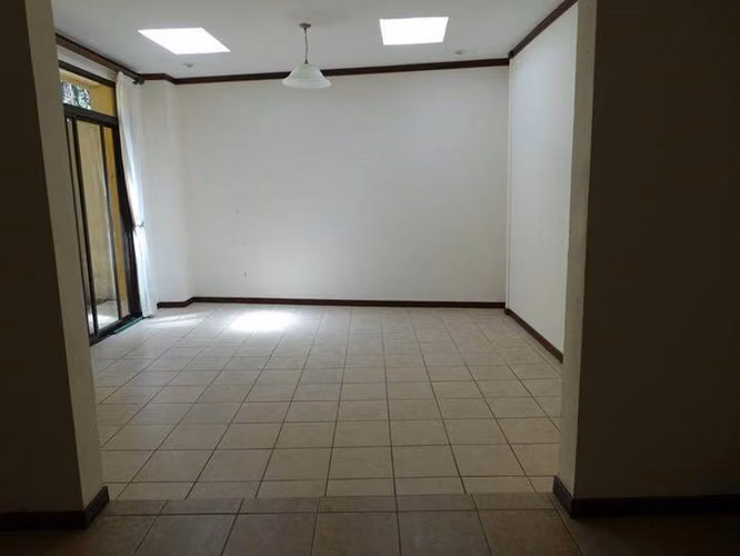 Amplia y elegante casa en condominio, Cedral, cerca de Sabanilla.