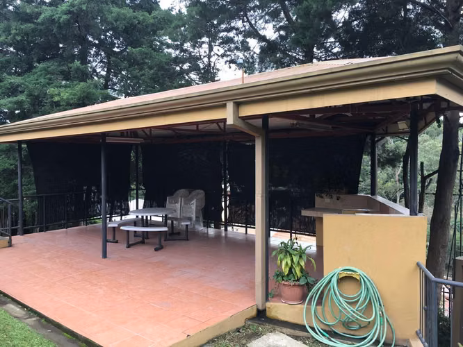 Amplia y elegante casa en condominio, Cedral, cerca de Sabanilla.