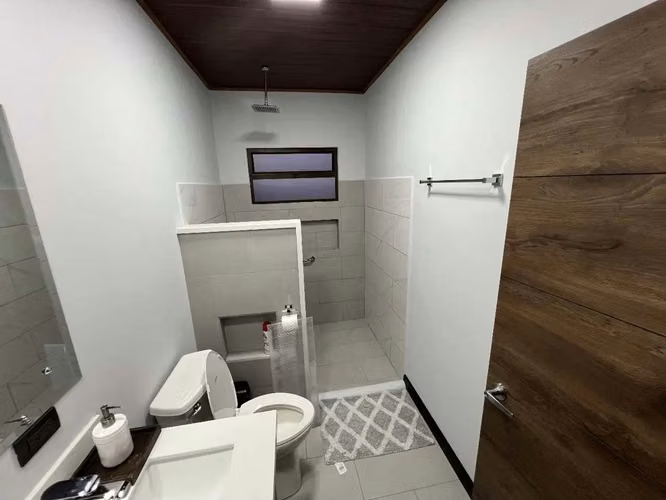 Casa Moderna Nueva en Grecia, Alajuela con Piscina y Jacuzzi