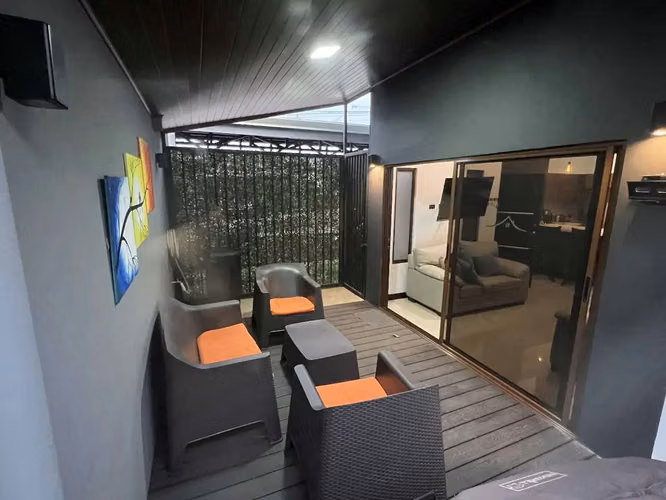 Casa Moderna Nueva en Grecia, Alajuela con Piscina y Jacuzzi