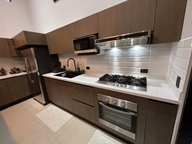 Casa Moderna Nueva en Grecia, Alajuela con Piscina y Jacuzzi