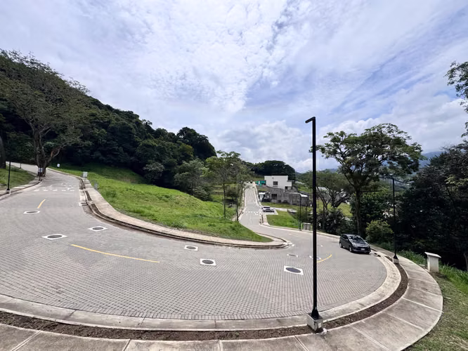 Venta de lote Condominio Vista Real con vista en Pozos de Santa Ana - Imagen 10