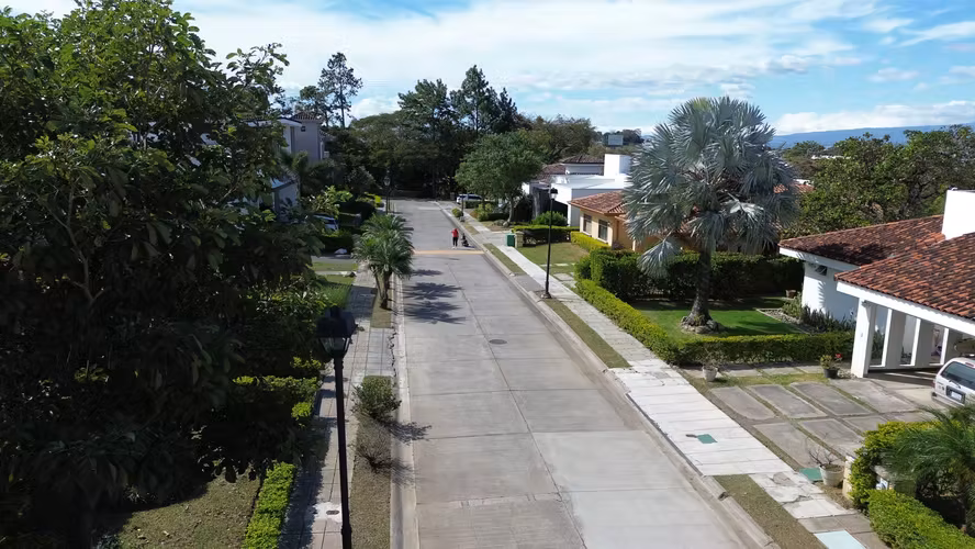 Venta de casa de un nivel en Santa Ana, Piedades.