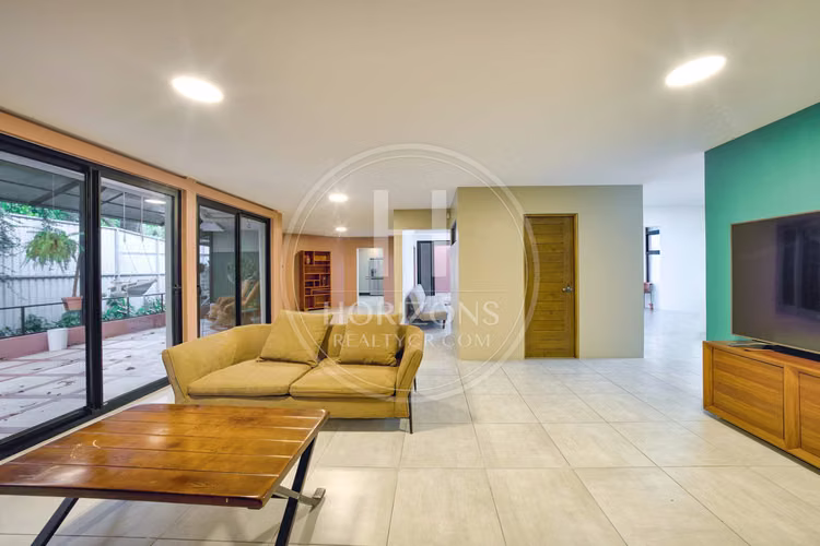 Casa de Una Planta en Los Yoses con Modernos Acabados 4 Habitaciones y jardín noj1226jb