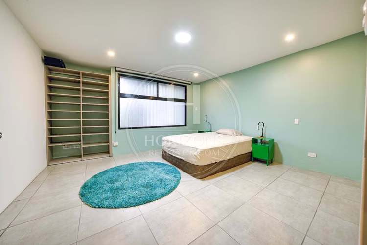 Casa de Una Planta en Los Yoses con Modernos Acabados 4 Habitaciones y jardín noj1226jb