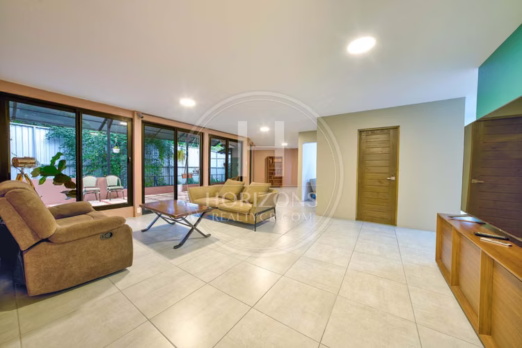 Propiedad Comercial de Una Planta en Venta en Los Yoses 500 m² para Oficina Administrativa noj1226jb