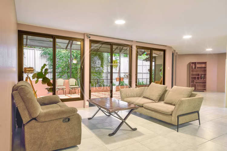 Propiedad Comercial de Una Planta en Venta en Los Yoses 500 m² para Oficina Administrativa noj1226jb