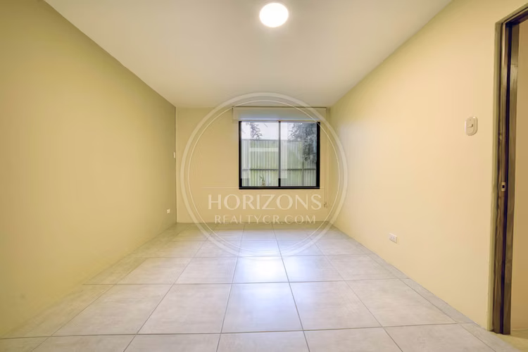 Propiedad Comercial de Una Planta en Venta en Los Yoses 500 m² para Oficina Administrativa noj1226jb