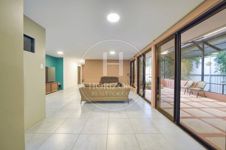 Propiedad Comercial de Una Planta en Venta en Los Yoses 500 m² para Oficina Administrativa noj1226jb