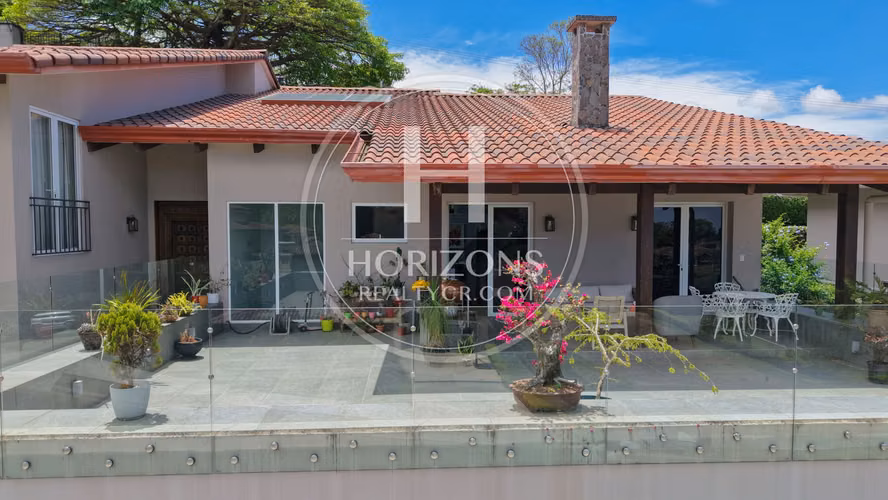Casa Contemporánea en Venta en Colinas de Montealegre con Vistas Panorámicas nja1346