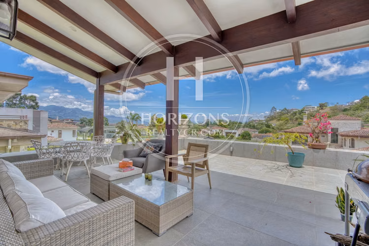 Casa Contemporánea en Venta en Colinas de Montealegre con Vistas Panorámicas nja1346
