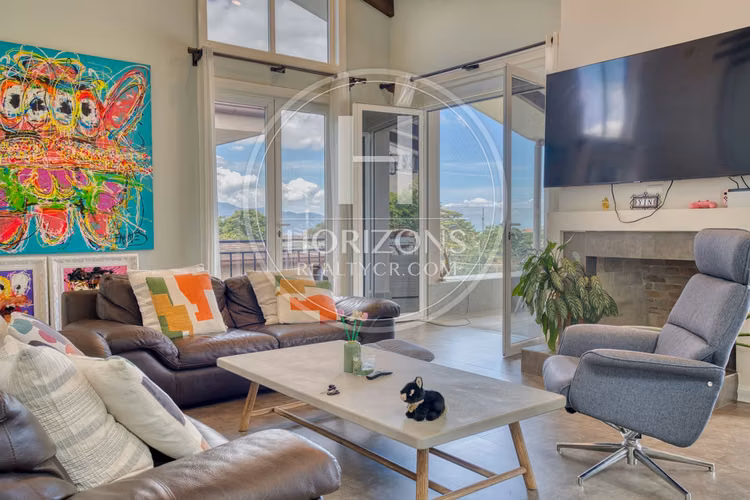 Casa Contemporánea en Venta en Colinas de Montealegre con Vistas Panorámicas nja1346