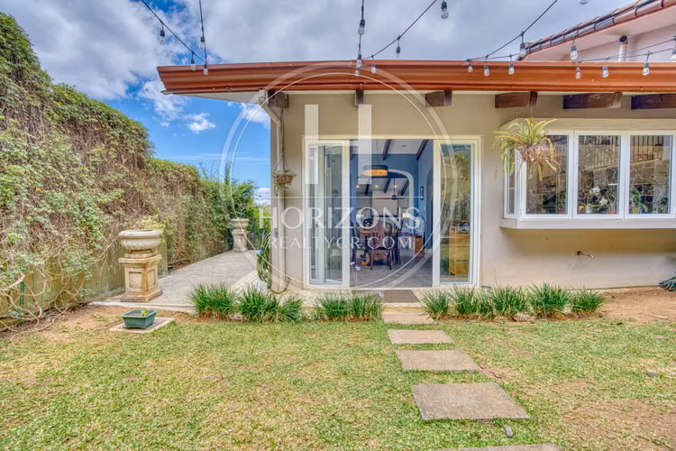 Casa Contemporánea en Venta en Colinas de Montealegre con Vistas Panorámicas nja1346