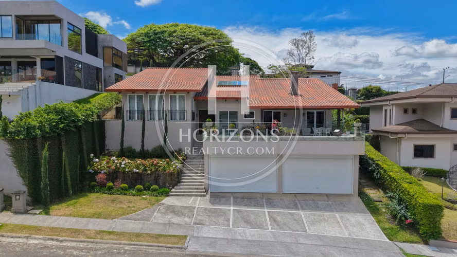 Casa Contemporánea en Venta en Colinas de Montealegre con Vistas Panorámicas nja1346