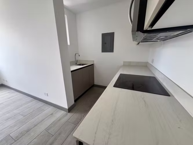 ALQUILER DE APARTAMENTO EN LA SABANA EN CONDOMINIO CON PARQUEO CON LÍNEA BLANCA O SIN NADA