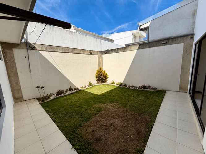 SE ALQUILA CASA EN CONDOMINIO MODERNO - RIVERA DEL IRAZU - SAN NICOLAS - CARTAGO - Imagen 7