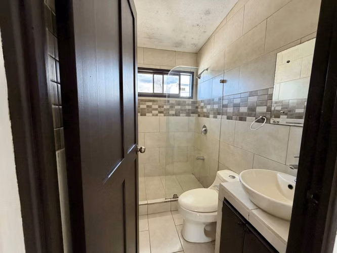 SE ALQUILA CASA EN CONDOMINIO MODERNO - RIVERA DEL IRAZU - SAN NICOLAS - CARTAGO - Imagen 11