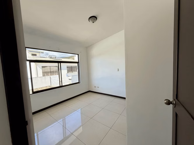 SE ALQUILA CASA EN CONDOMINIO MODERNO - RIVERA DEL IRAZU - SAN NICOLAS - CARTAGO - Imagen 12