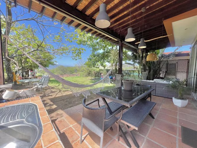 Hermosa casa en la Guacima - HG