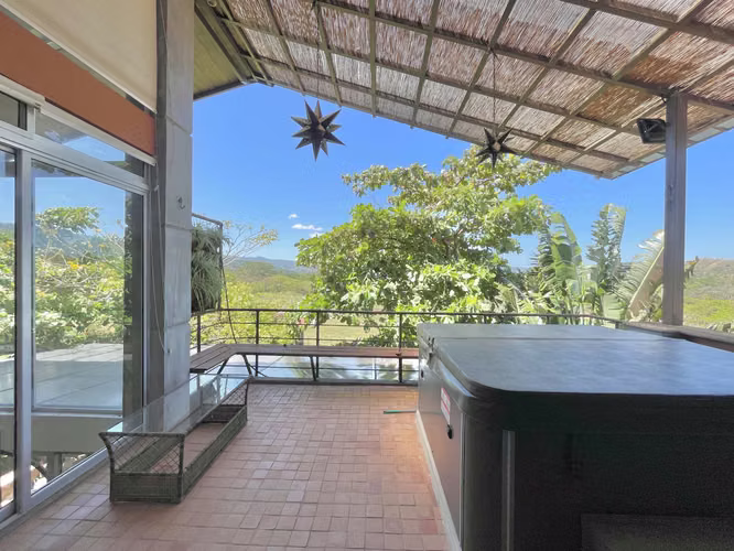 Hermosa casa en la Guacima - HG