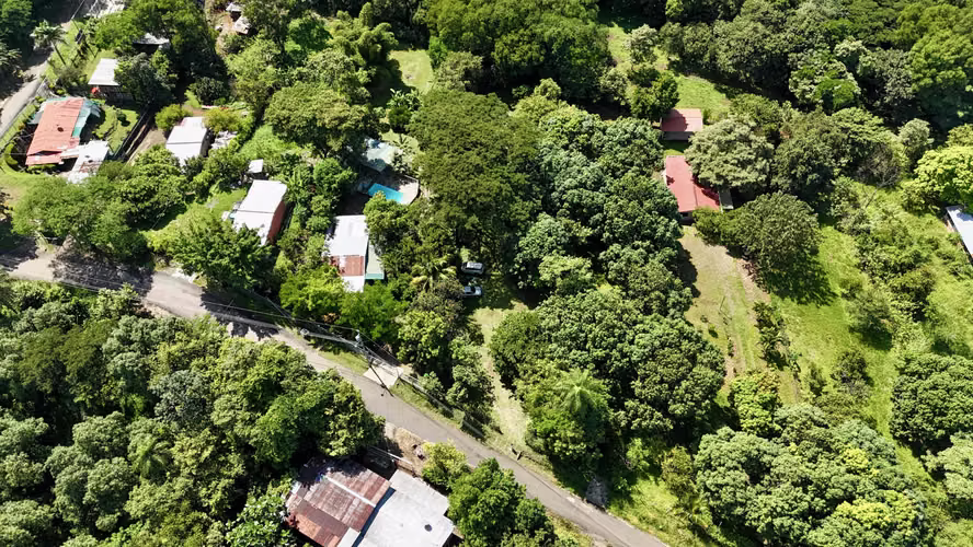 Terreno en Venta en Orotina – 2054 m² cerca de Ruta 27, rodeado de naturaleza - Imagen 2